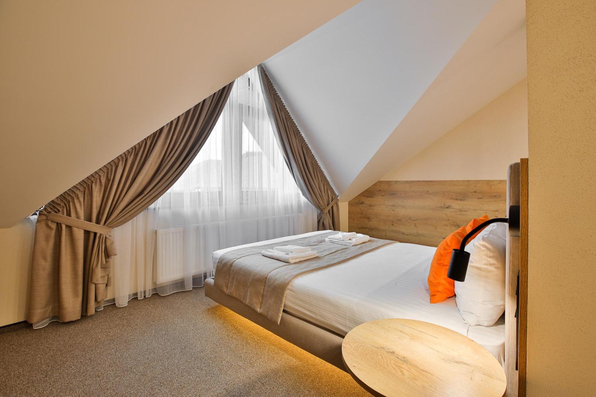 Underhill Resort&Spa Bohorodchany Exterior foto